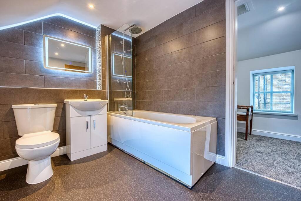 Delightful Two-Bedroom Cottage In The Heart Of Bakewell Exterior photo