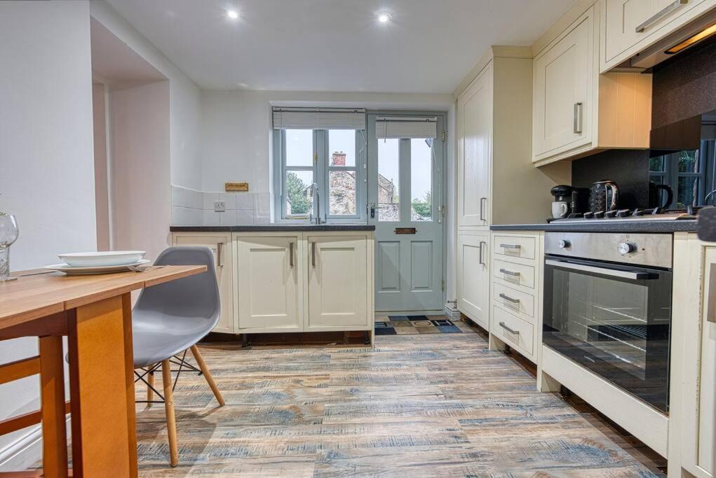 Delightful Two-Bedroom Cottage In The Heart Of Bakewell Exterior photo
